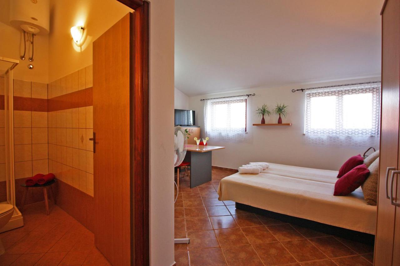 Brijunisol - 3 Apartments Top Position Near The Beautiful Beach Fazana Bagian luar foto