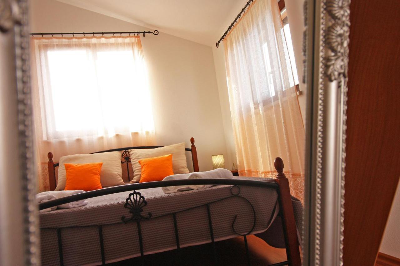 Brijunisol - 3 Apartments Top Position Near The Beautiful Beach Fazana Bagian luar foto