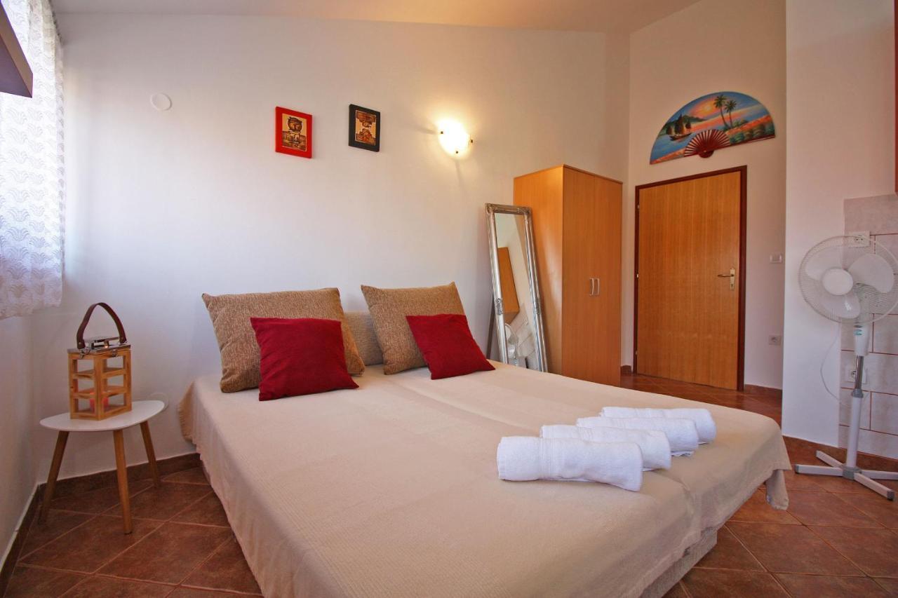 Brijunisol - 3 Apartments Top Position Near The Beautiful Beach Fazana Bagian luar foto