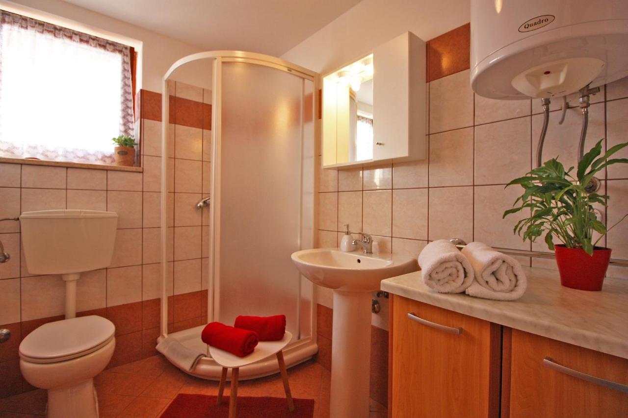 Brijunisol - 3 Apartments Top Position Near The Beautiful Beach Fazana Bagian luar foto