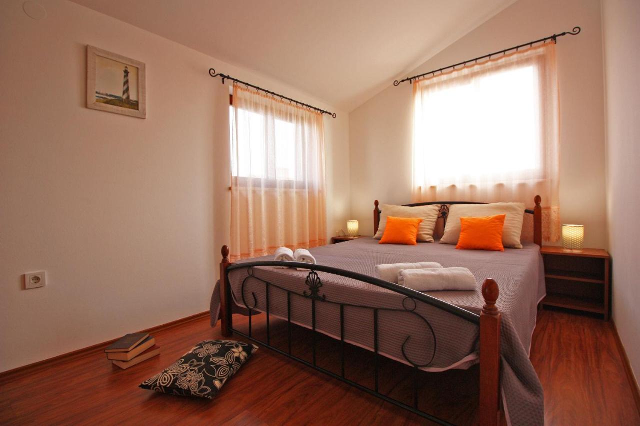 Brijunisol - 3 Apartments Top Position Near The Beautiful Beach Fazana Bagian luar foto