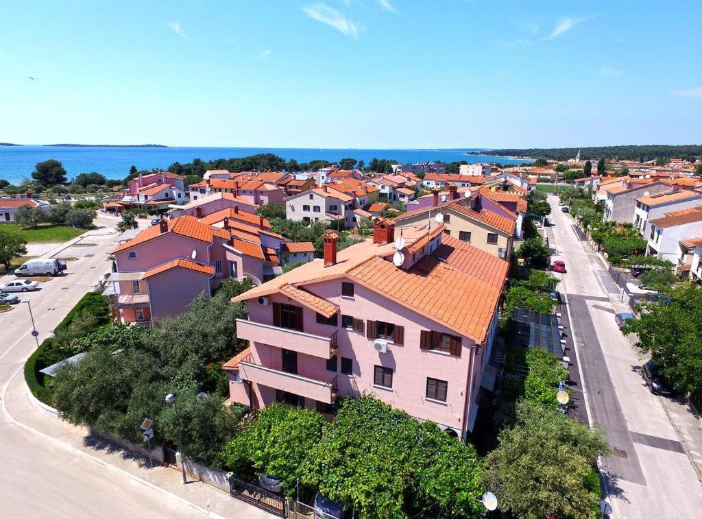 Brijunisol - 3 Apartments Top Position Near The Beautiful Beach Fazana Bagian luar foto
